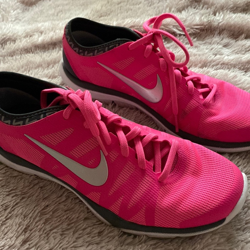 Nike womens fitsole in hot pink 9.5